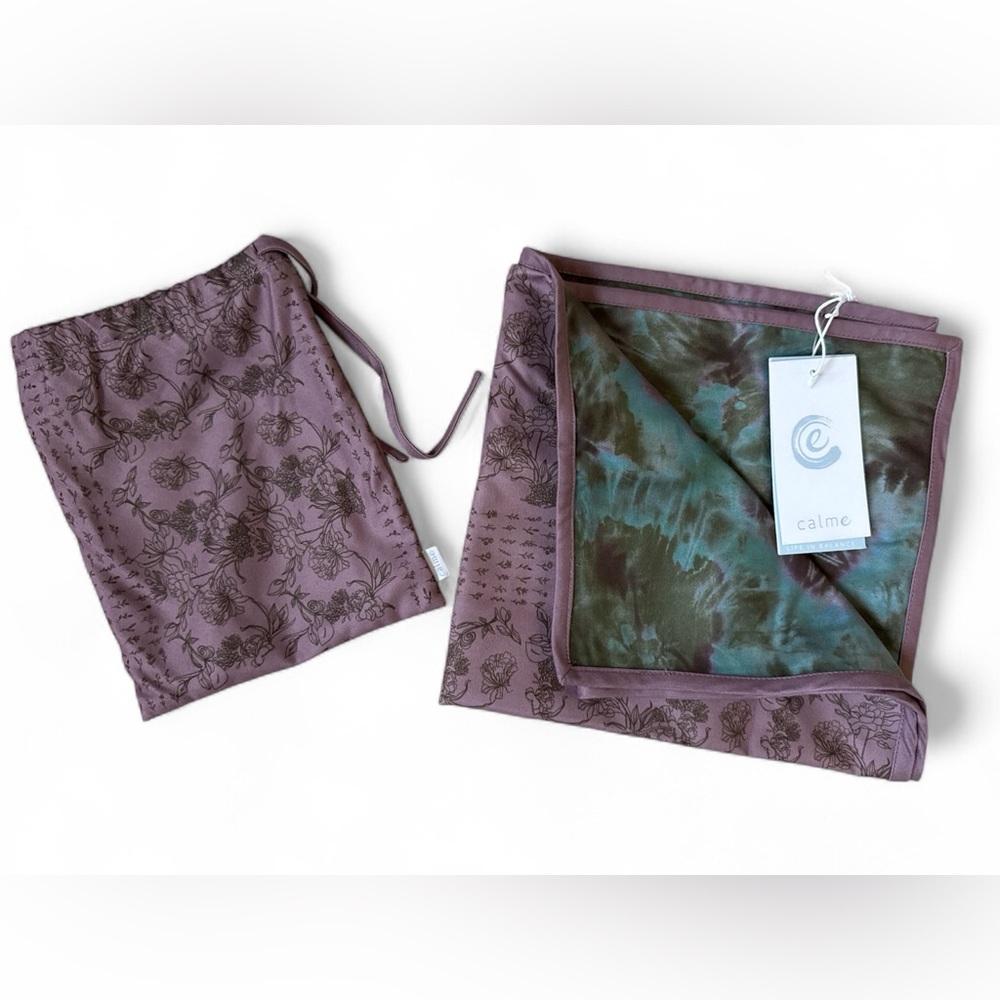 NWT Calme By Johnny Was Small Vintage Line Art Mauve Gym Yoga Towel 39 x 20